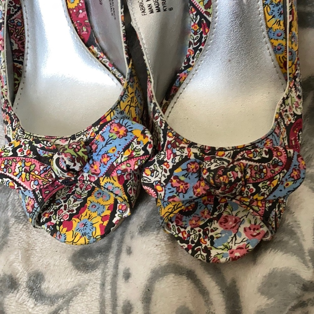 Bongo Peep Toe Heel Size 6